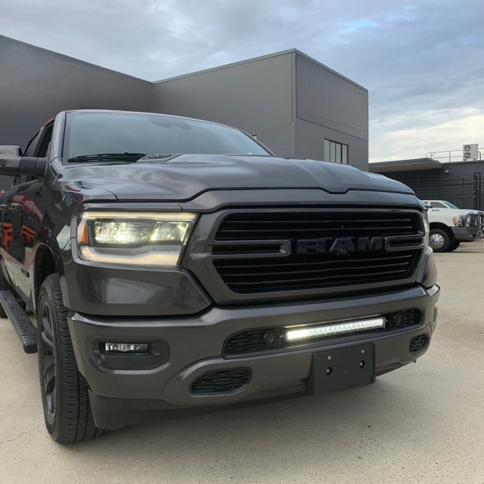 Lightbar Kit including 21" Lightbar Single Row and Wiring Harnesses