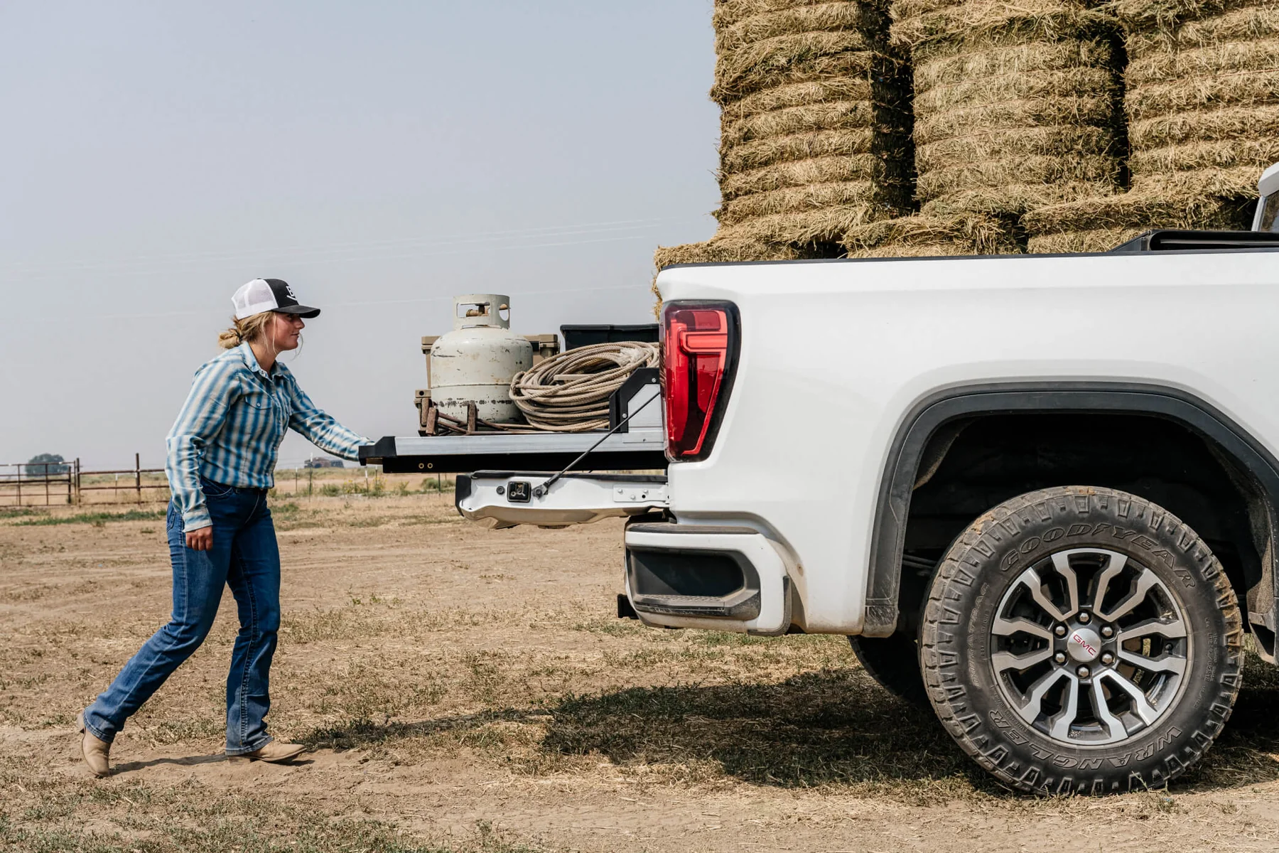 CargoGlide Truck Bed Slide for 6'9 American Truck Tub